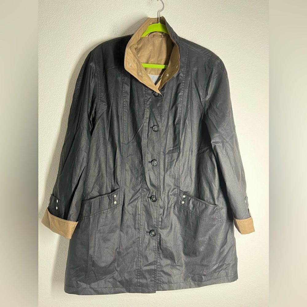 Atelier Goldner Schnitt Trench coat, Size 20 GB/16 US.Non-flexible material